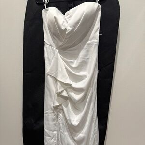 LULU’S Iight ivory gown